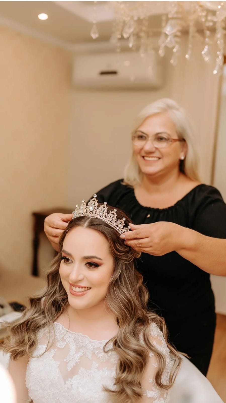 Detu Frediani Arrumando o penteado de uma noiva